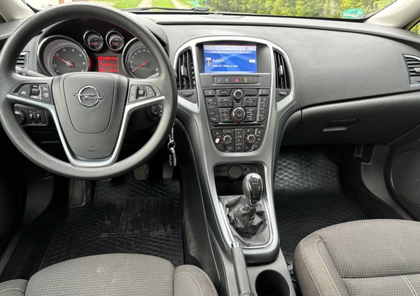 Opel Astra cena 17400 przebieg: 299000, rok produkcji 2012 z Miejska Górka małe 11